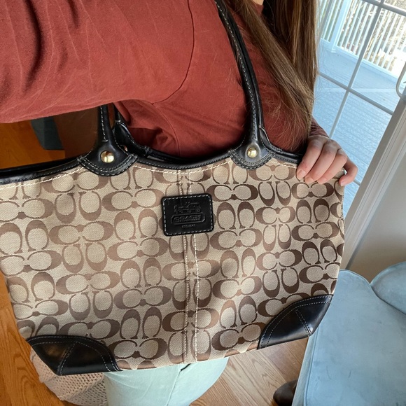 PRICE DROP✨🤩 COACH Bleeker black & tan signature shoulder tote - Picture 11 of 11